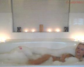 haley cummingz bath