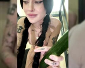 Melissa_crazy rubbing pussy till squirt