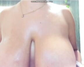 bigtitskati shows her tits