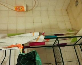 Espiando ala hermana Mayor en la ducha