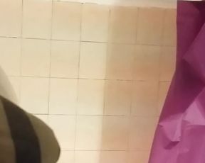 Espiando ala hermana cambiandose de rropa