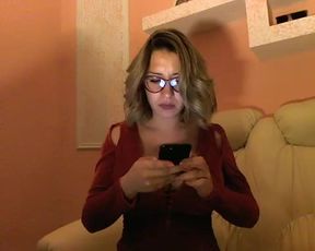 Dollmorena loves her iPhone