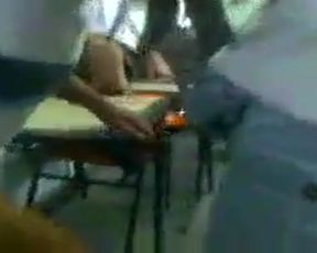 Colegiala Cojiendo en el Salon
