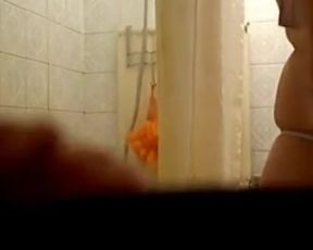 Espiada en la ducha a mi hermana 2