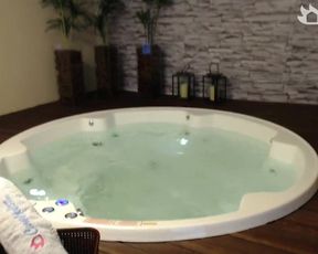 Katharine, Suzana e EmilyBlue relaxam em spa na CasaHot