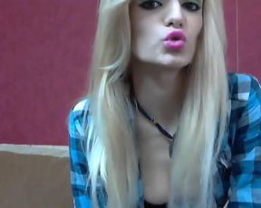Blonde shows somethings