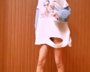 20YO Chinese Naked Dancer