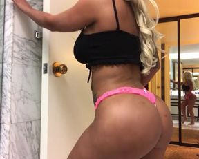 BrandieBae striptease