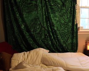 LilyIvy - Under.the.Covers-Beautiful.agony.orgasm-2017.02.05-720p