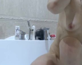 Bantikgirl masturbates in bath in cam recording 2016-09-22 212659