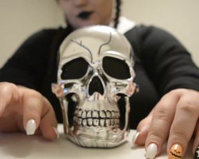 destinydiaz-wednesday-waiting-and-tapping-nails-2018-04-15_hYSHtv