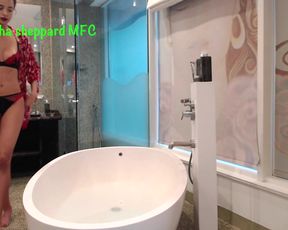 sashaswan bath time