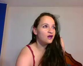 Pam_horny_titss pissing in a glass and expressing milk