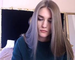 mmm gorgeous babe flash hot tits