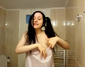 Rozelli -  i harass meh nipples with ice