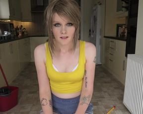 Sydney Hardwin Teenage Babysitter Fucks For Money