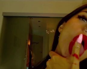 JoannaBailes messy lipstick sucking