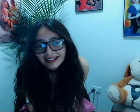 moon_lightt opens her vagina and introduces dildo