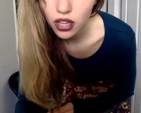 gorgeous skinny babe shows hot little tits