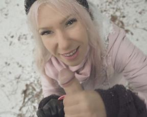 Quickie on the Winter Walk. he came in 5 Minutes into my Throat.