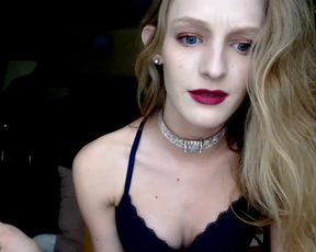 sexy blondy flashes hot tits
