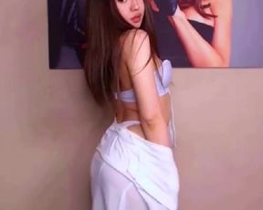 /-\£!|\|/-\ £! Does A Sexy Striptease