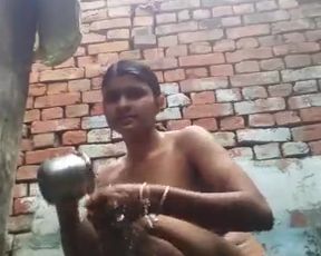Desi village girl bathing cam show