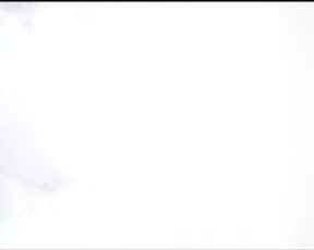 hau truong chup anh nude cua model lam gia tue