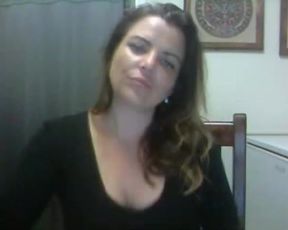 Sexy AUS Milf reveals her naked body for all