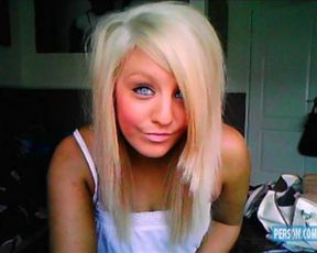 Wilkes (silverfox) UK Teen Bares her boobs (pics comp)