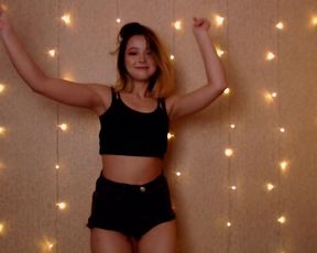 Lia_Hetty dancing
