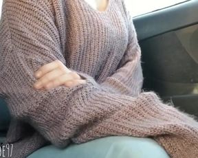 peachesdoe97 masturbating in car