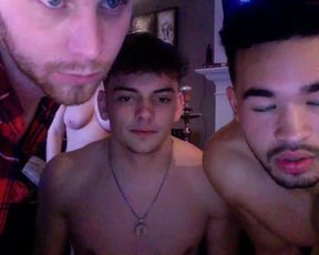 Thefrathouse 3 guys 1 girl 2