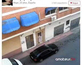 exhibe en la calle